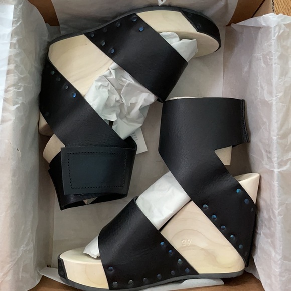 trippen Venture Branded Wedge Sandal - Picture 9 of 11